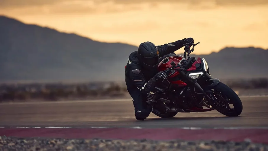 STREET TRIPLE RS görsel 6