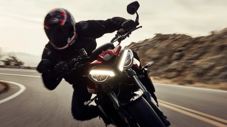 STREET TRIPLE RS görsel 5