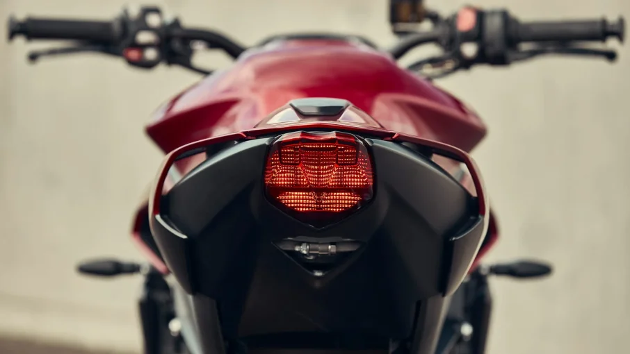 STREET TRIPLE RS görsel 4